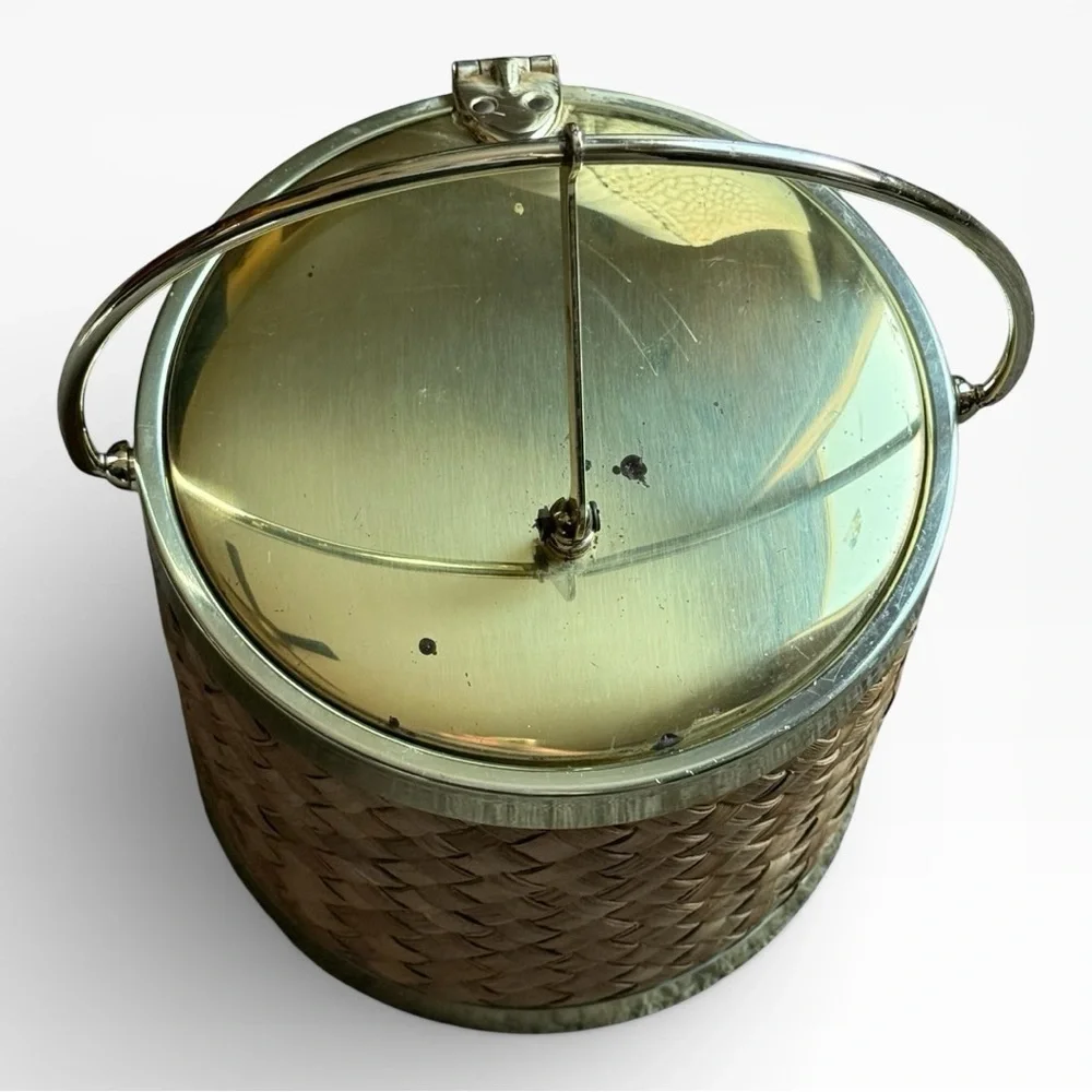 Kraftware features woven